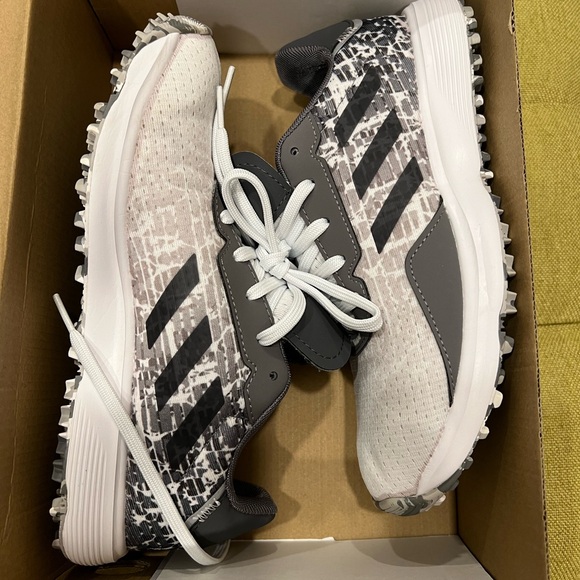 Adidas Boys Golf Shoes size 4.5 - Picture 5 of 7